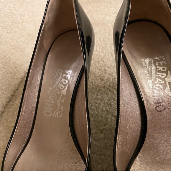 Salvatore Ferragamo Vara Bow Open Toes Leather Low Heel Shoes - Picture 4 of 7